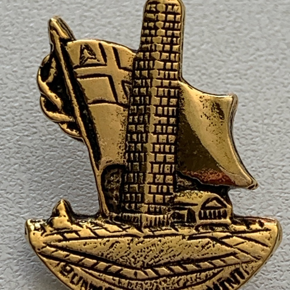 Vintage Gold Boston Bunker Hill Monument Bicentennial Lapel Pin